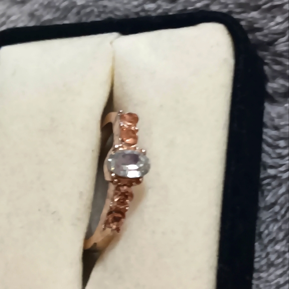 Beautiful pink and white Dimond ring gold band - Picture 2 of 3